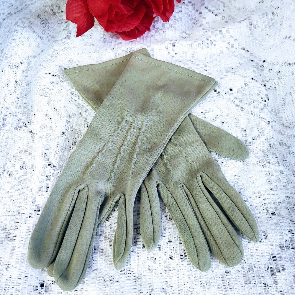 LADIES VINTAGE OLIVE GREEN DRIVING FASHION SLIP ON GLOVES HOME DECOR/GIFT